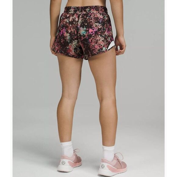 Lululemon Hotty Hot Low-Rise Lined Womens Short 4" size 4 - Picture 4 of 8